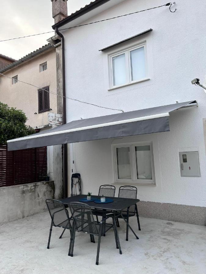 Holiday Home Omišalj Kültér fotó